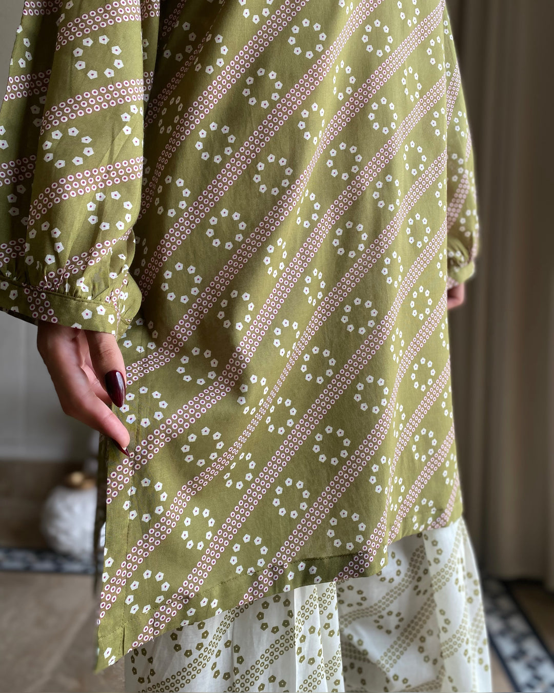 Printed 2 piece lawn suit by Bin Saeed, close-up fabric detail.