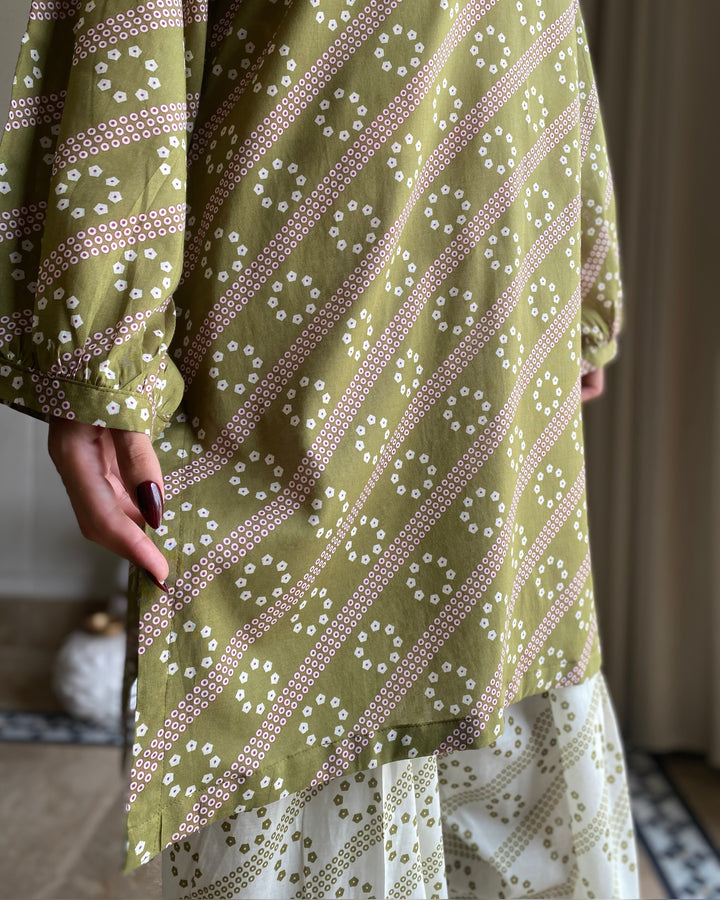 Printed 2 piece lawn suit by Bin Saeed, close-up fabric detail.